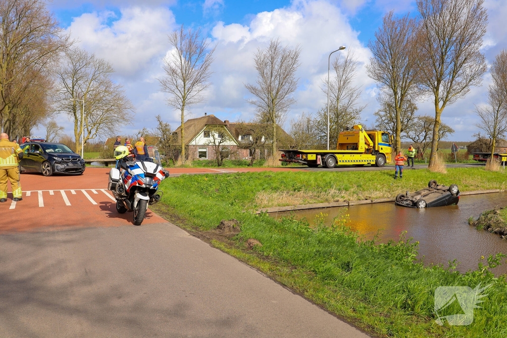 Auto te water na aanrijding