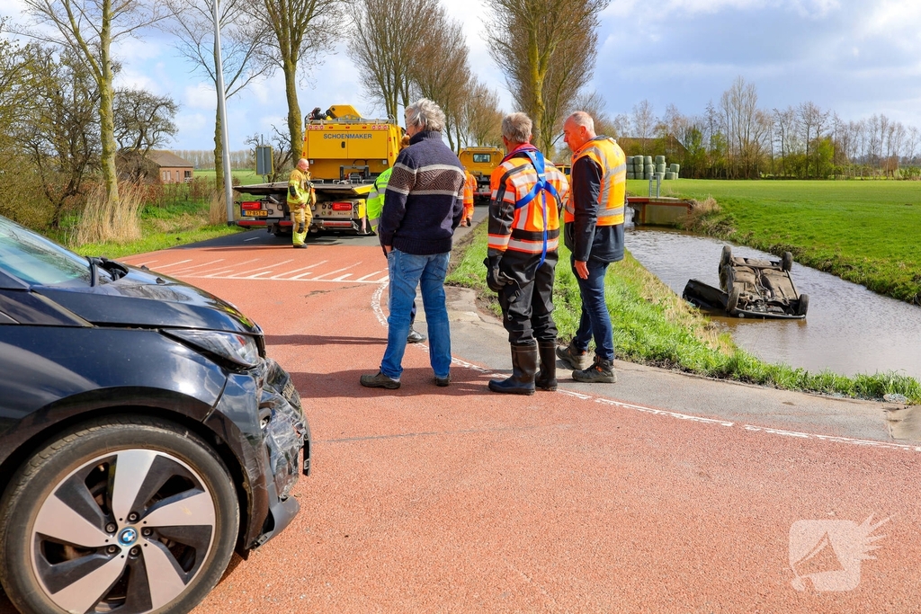 Auto te water na aanrijding