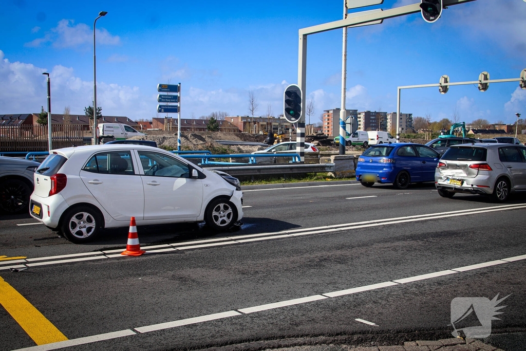 Flinke botsing op drukke weg veroorzaakt extra verkeersdrukte