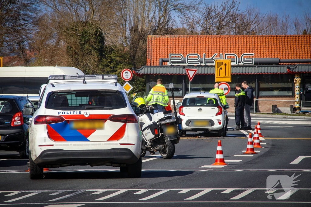 Flinke botsing op drukke weg veroorzaakt extra verkeersdrukte
