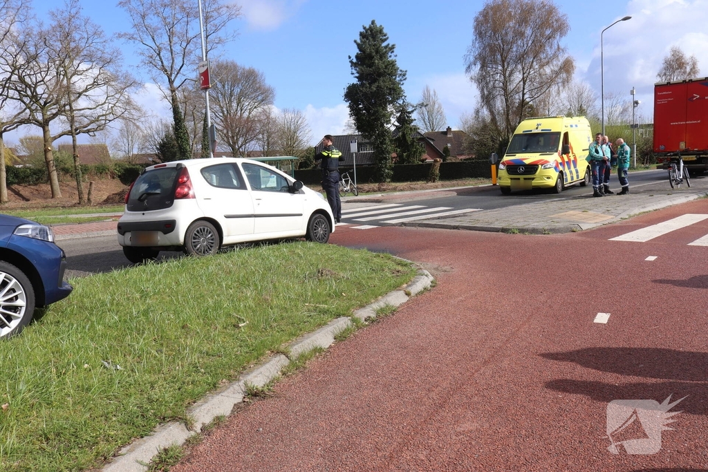 Fietser gewond bij aanrijding met vrachtwagen