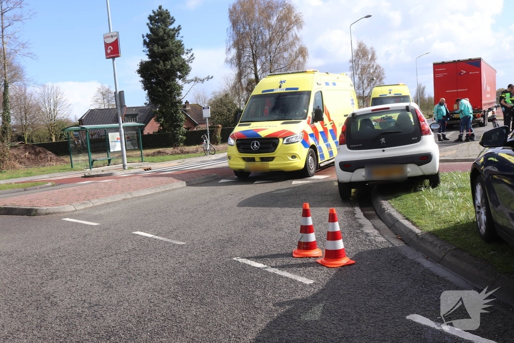 Fietser gewond bij aanrijding met vrachtwagen