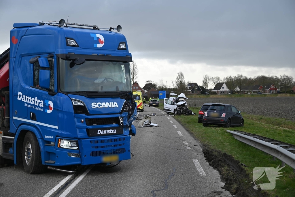 Zwaargewonde na ernstige aanrijding