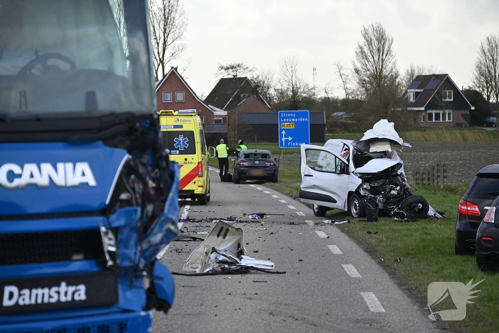 Zwaargewonde na ernstige aanrijding