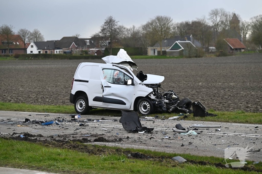 Zwaargewonde na ernstige aanrijding