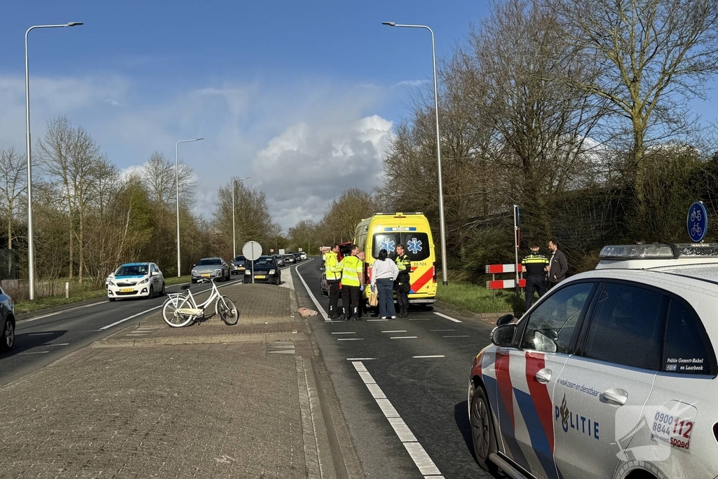 Fietser ernstig gewond bij aanrijding met vrachtwagen