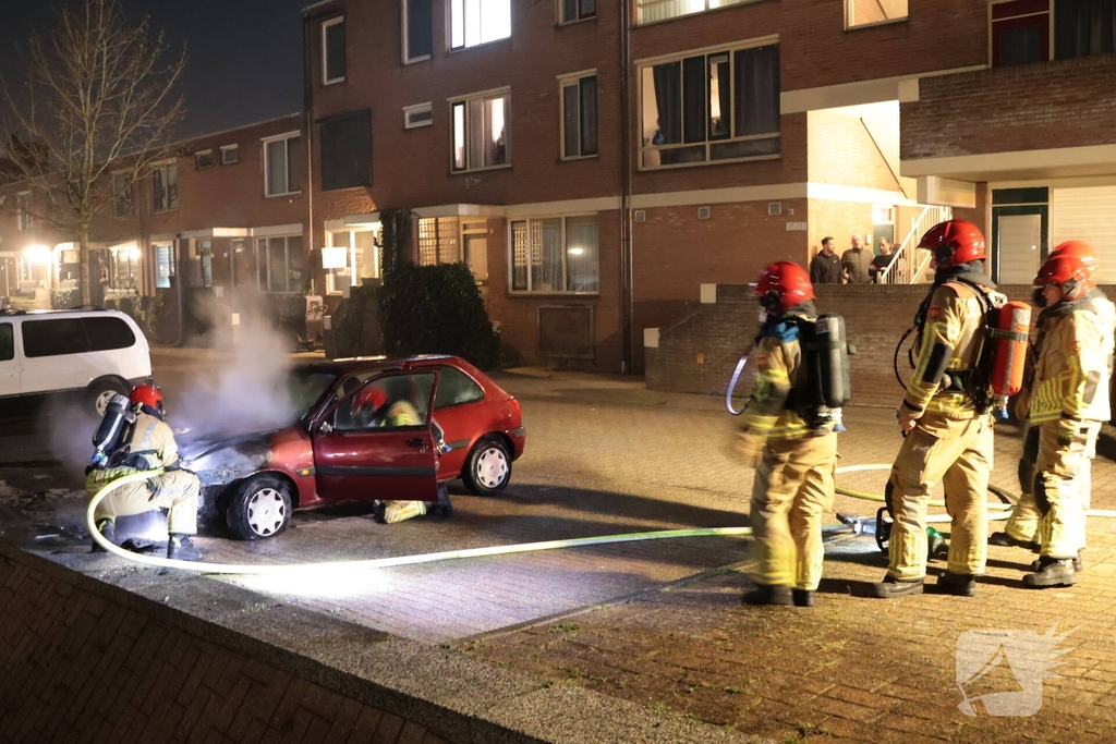 Auto in brand op Westkade