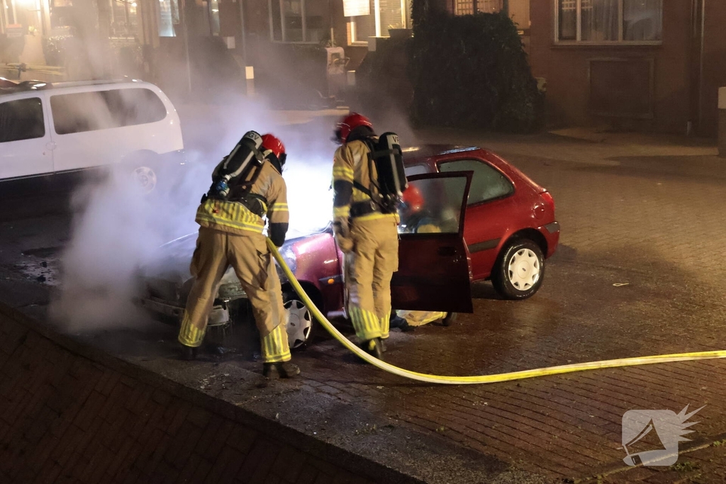 Auto in brand op Westkade