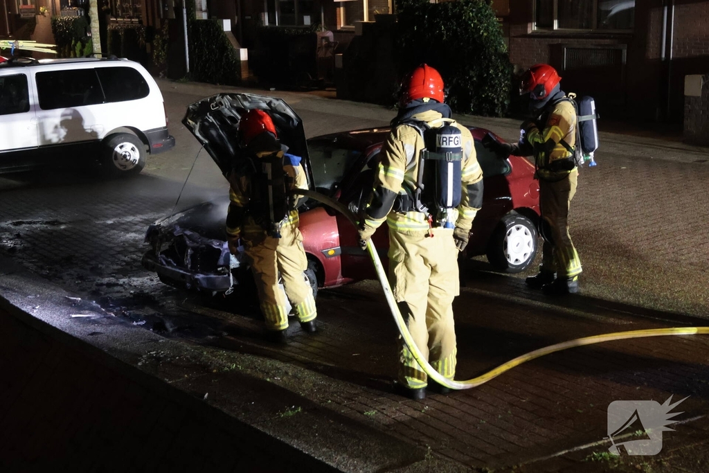 Auto in brand op Westkade
