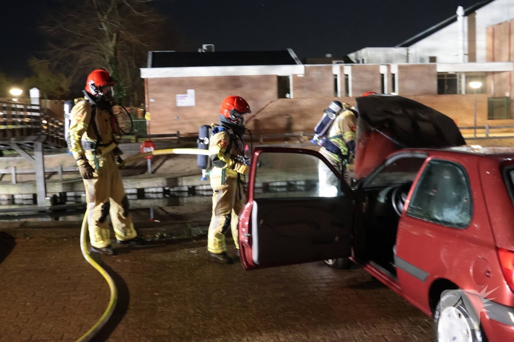 Auto in brand op Westkade