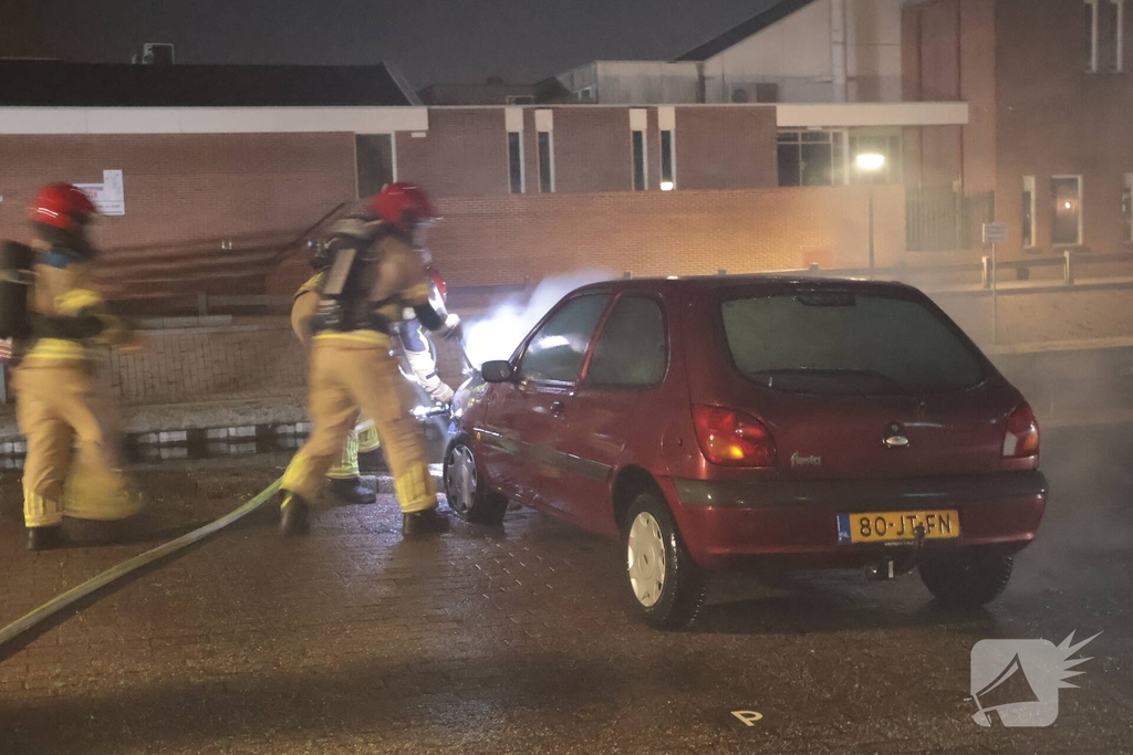 Auto in brand op Westkade