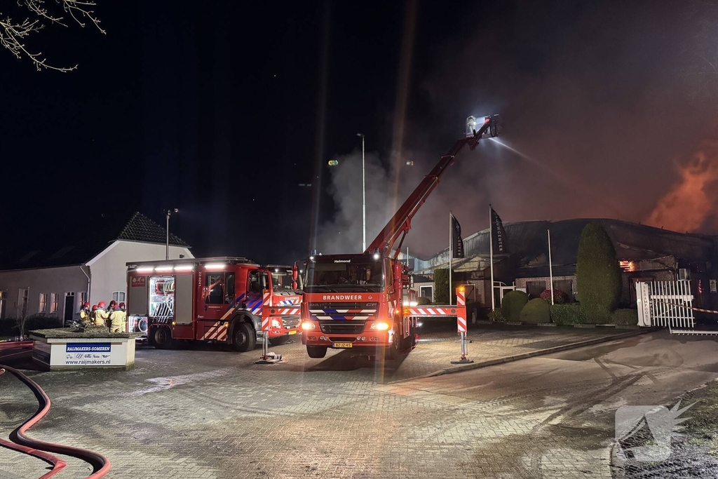 Zeer grote brand verwoest bedrijf