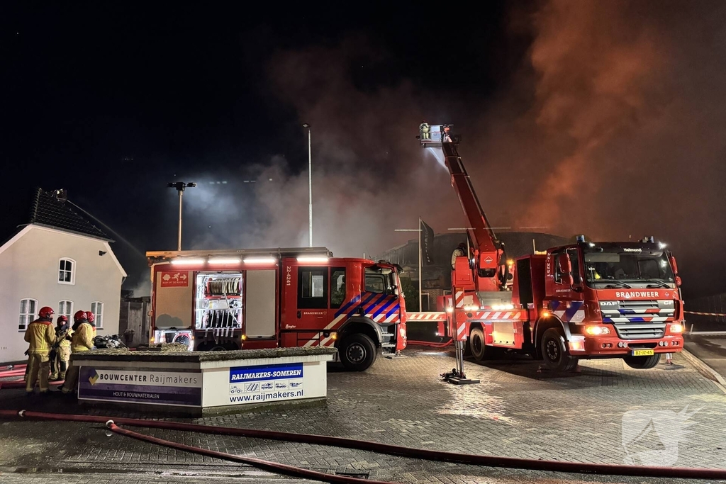 Zeer grote brand verwoest bedrijf