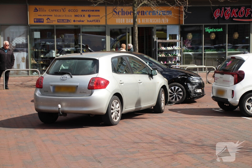 Ongeval door voorrangsfout op parkeerplaats