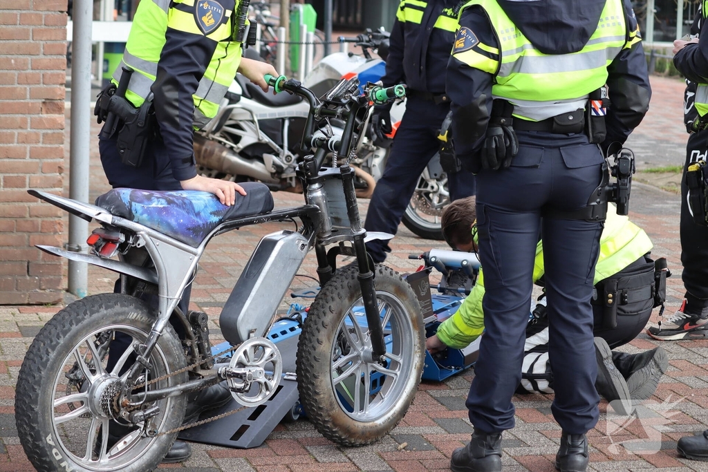 Meerdere bekeuringen en inbeslagnames bij politiecontrole