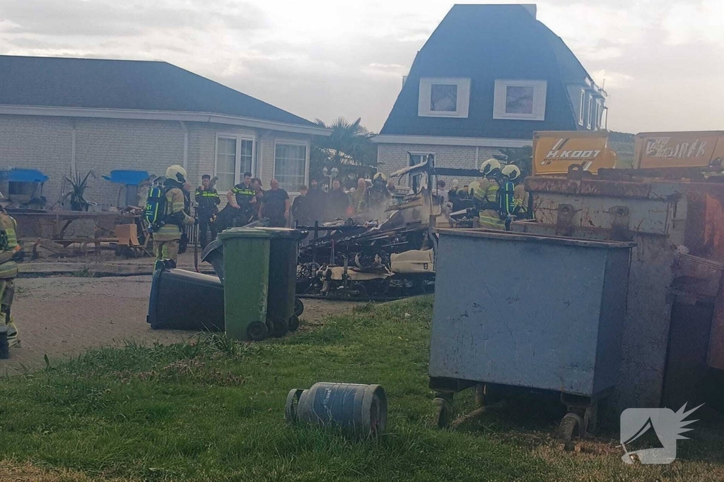 Caravan in vlammen op gegaan