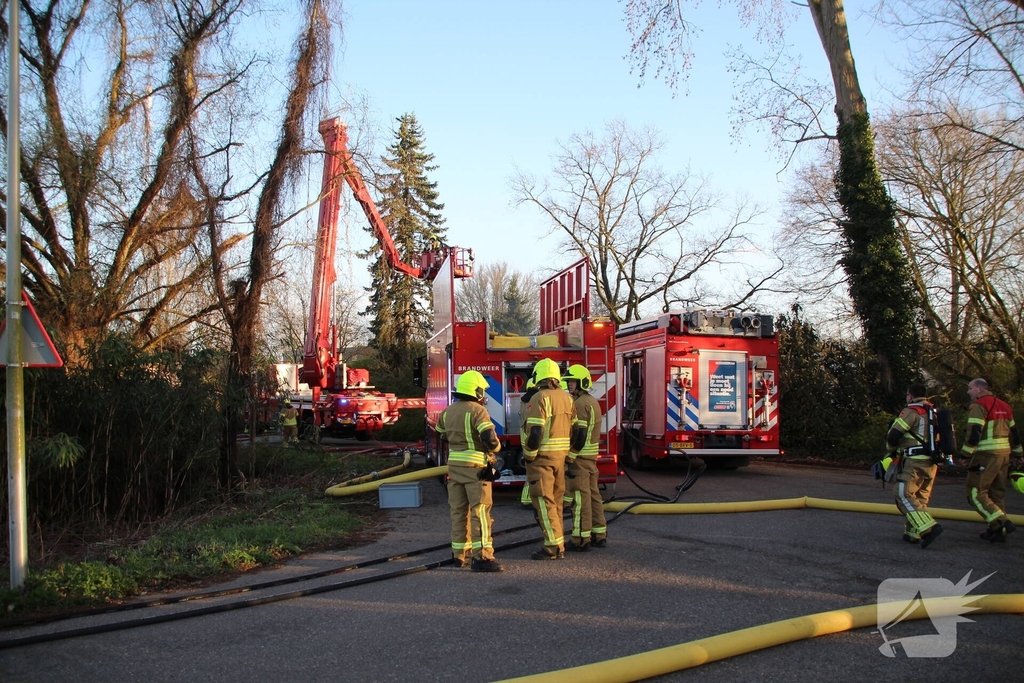 Grote brand verwoest chalet