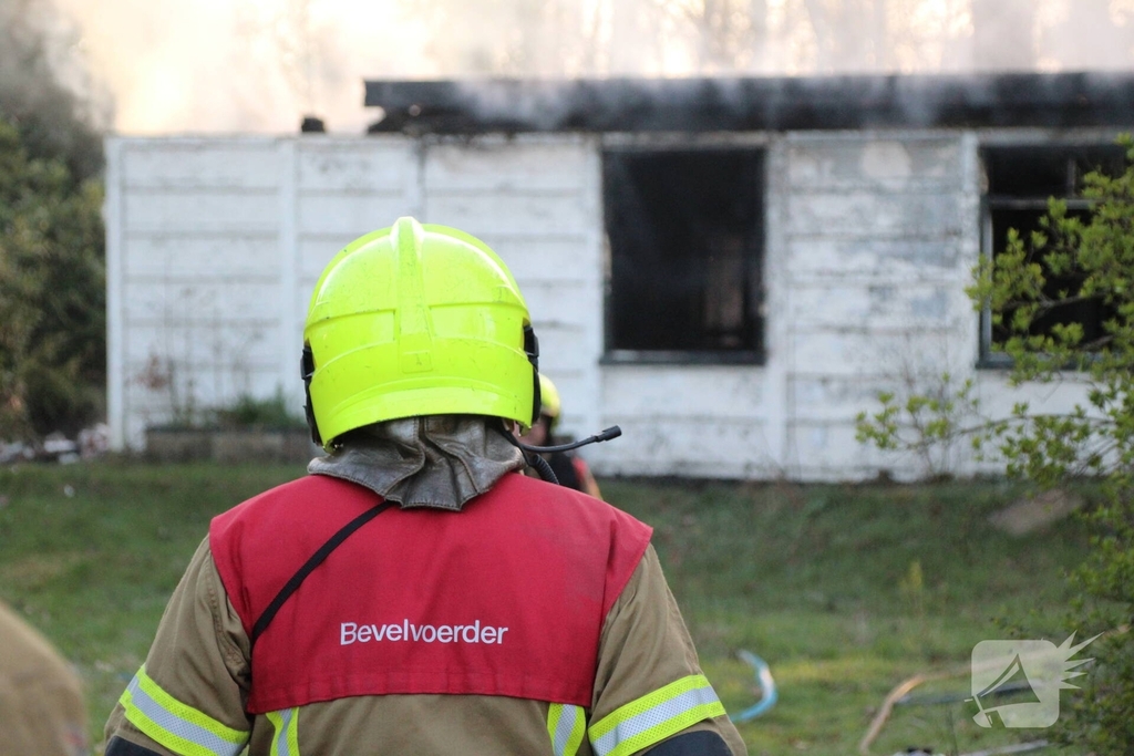 Grote brand verwoest chalet