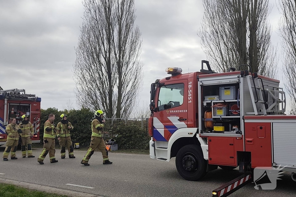 Brandweer verwijdert gevaarlijk hangende takken