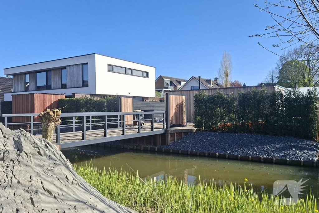 Gaslek in tuin leidt tot langdurige brandweeractie