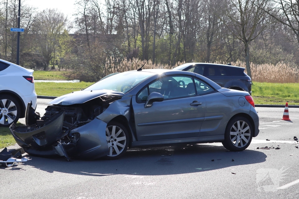 Aanrijding zorgt voor total loss voertuigen