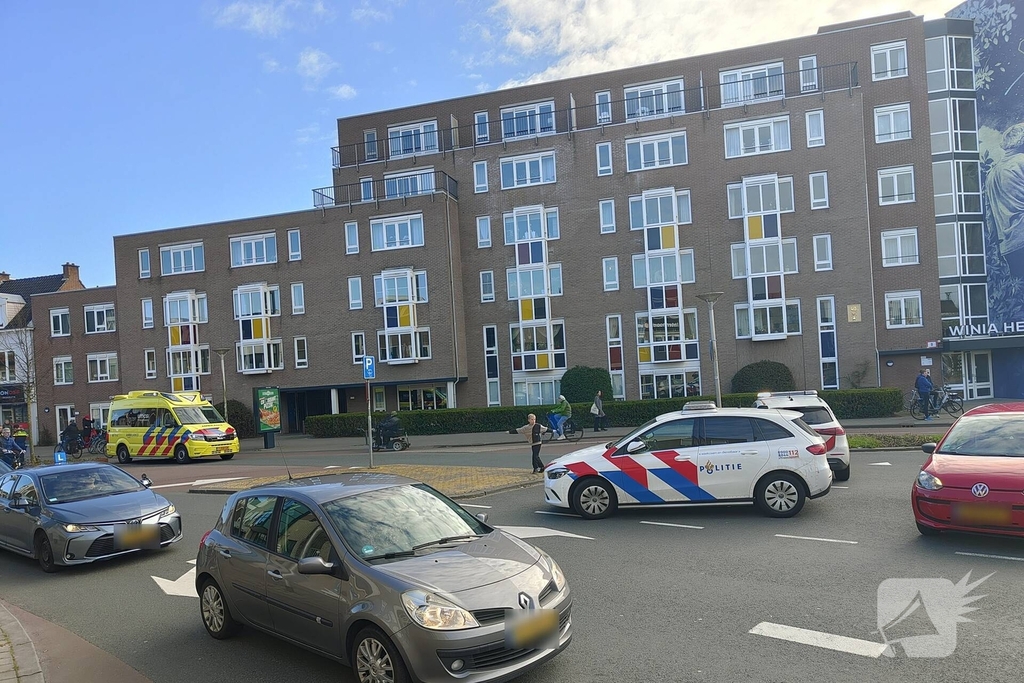 Auto rijdt door na aanrijding met voetganger