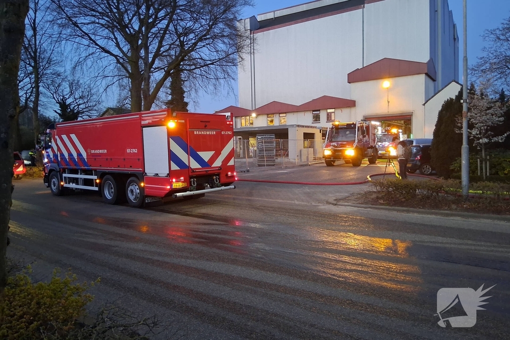 Industriebrand in diervoedersbedrijf