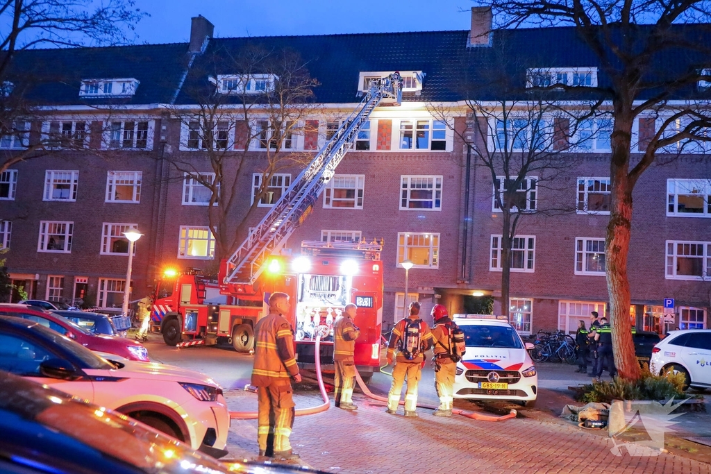 Brand in portiekwoning geblust