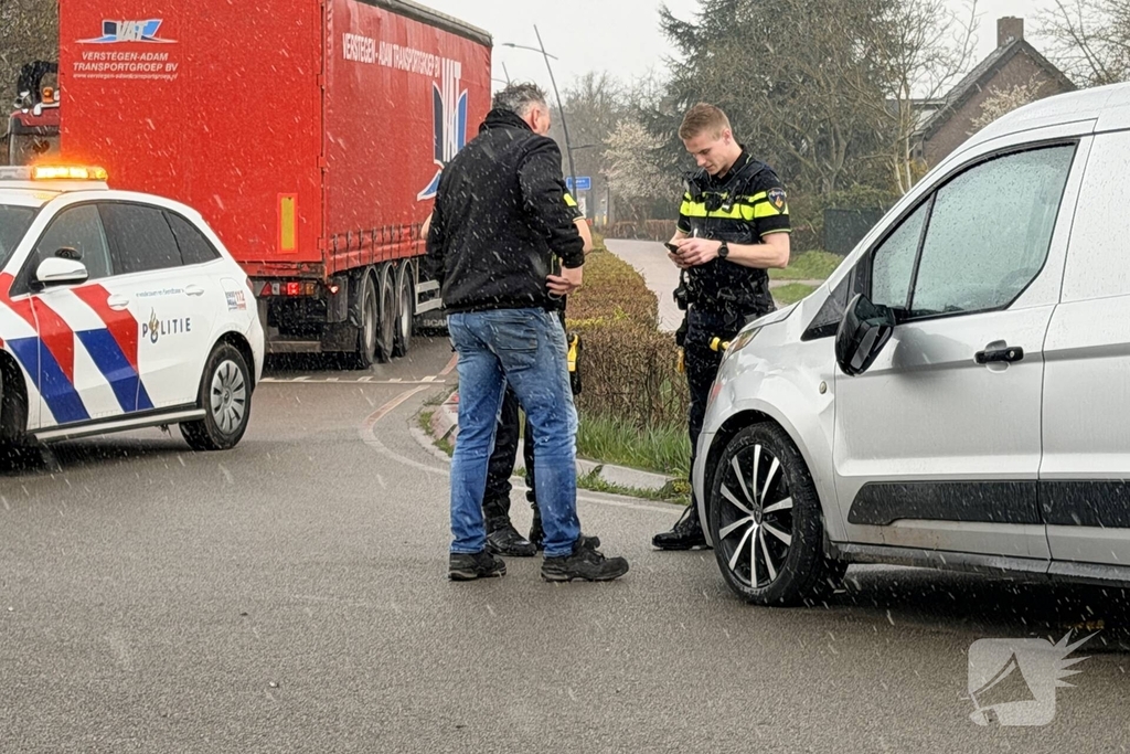 Fietser aangereden door bestelauto