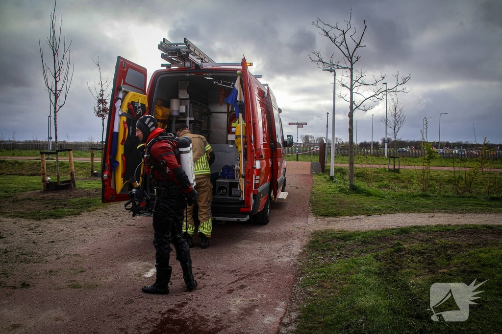 Zoekactie naar mogelijk kind in het water na aantreffen step