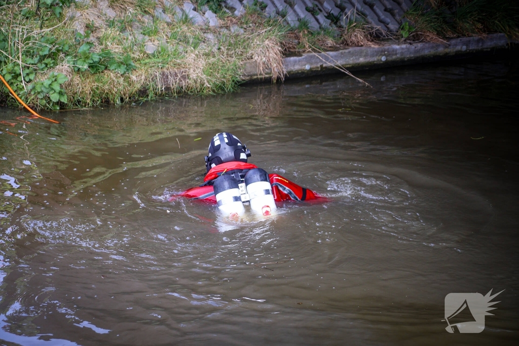 Zoekactie naar mogelijk kind in het water na aantreffen step