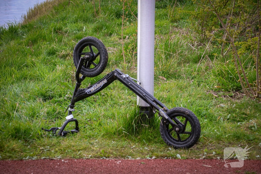 Zoekactie naar mogelijk kind in het water na aantreffen step