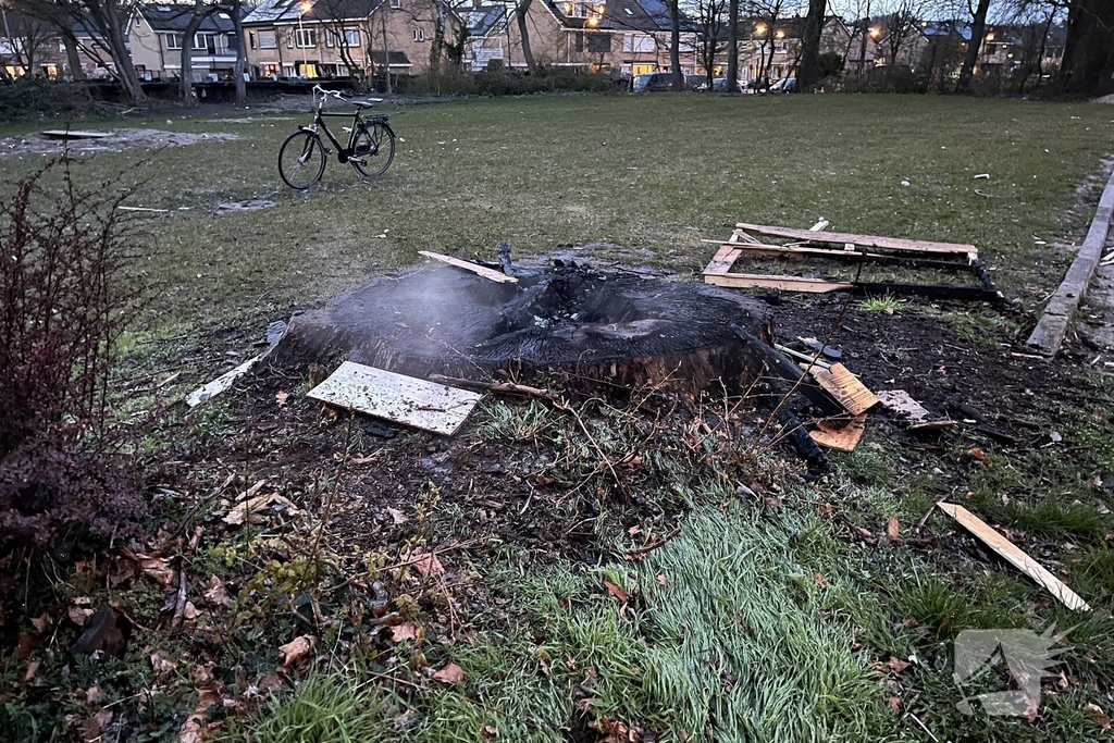 Politie zoekt dader na buitenbrand