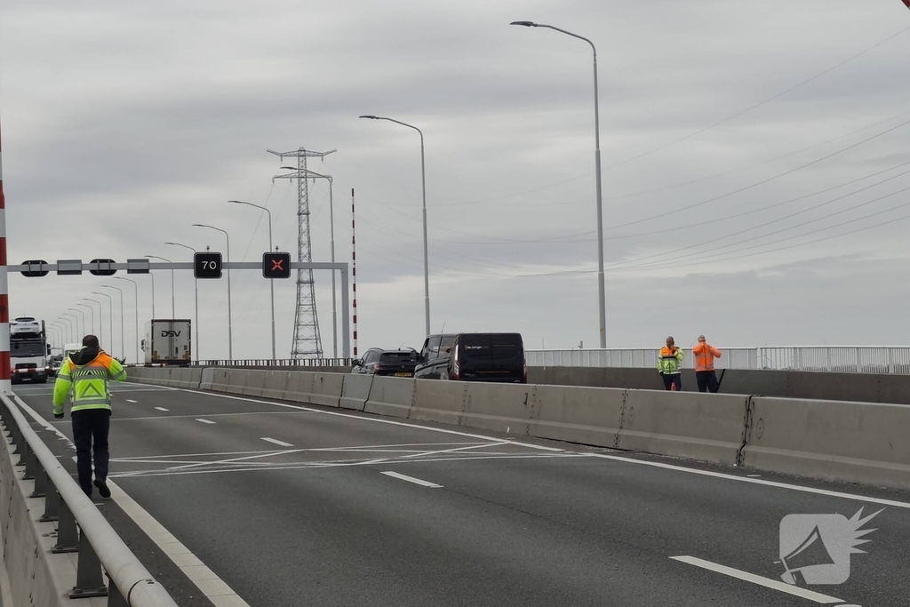 Aanrijding met slagboom veroorzaakt verkeersvertraging