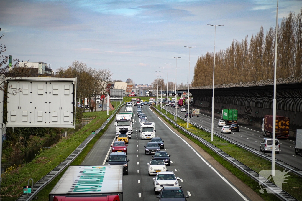 Kop-staartbotsing zorgt voor flinke verkeershinder