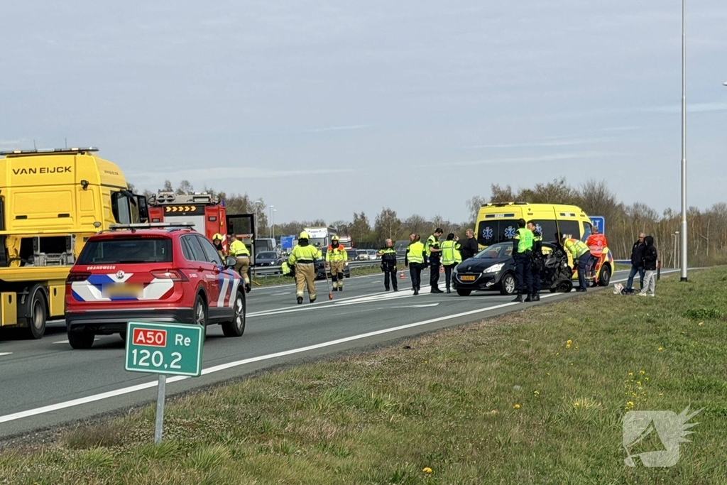 Botsing op snelweg leidt tot gewonde
