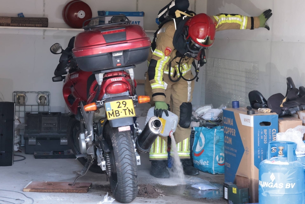 Brandweer schakelt in bij lekkage benzine