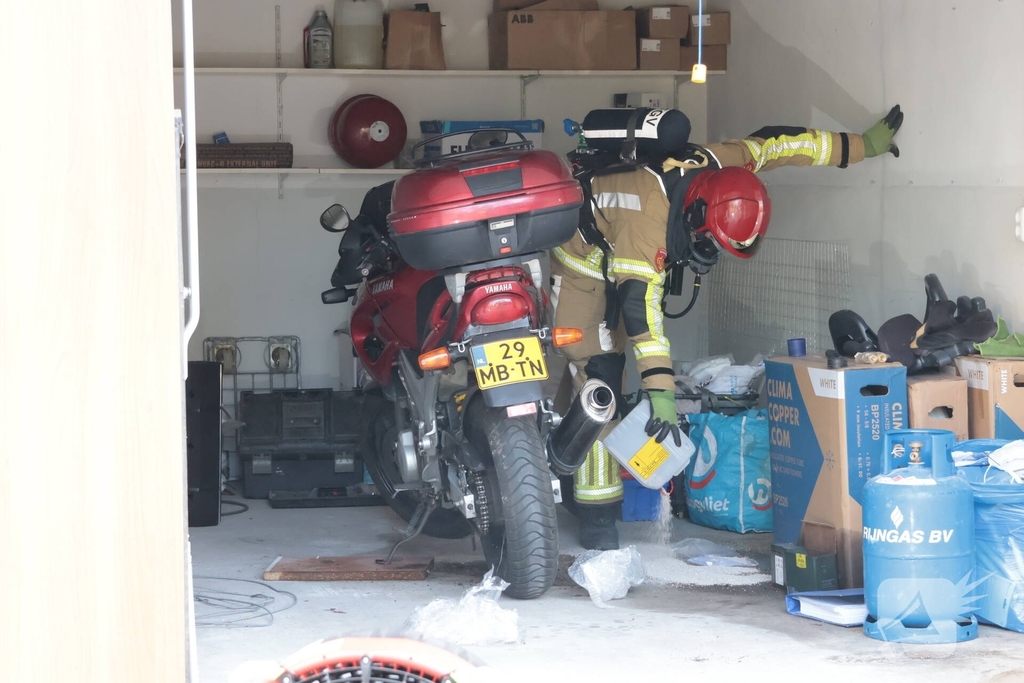 Brandweer schakelt in bij lekkage benzine