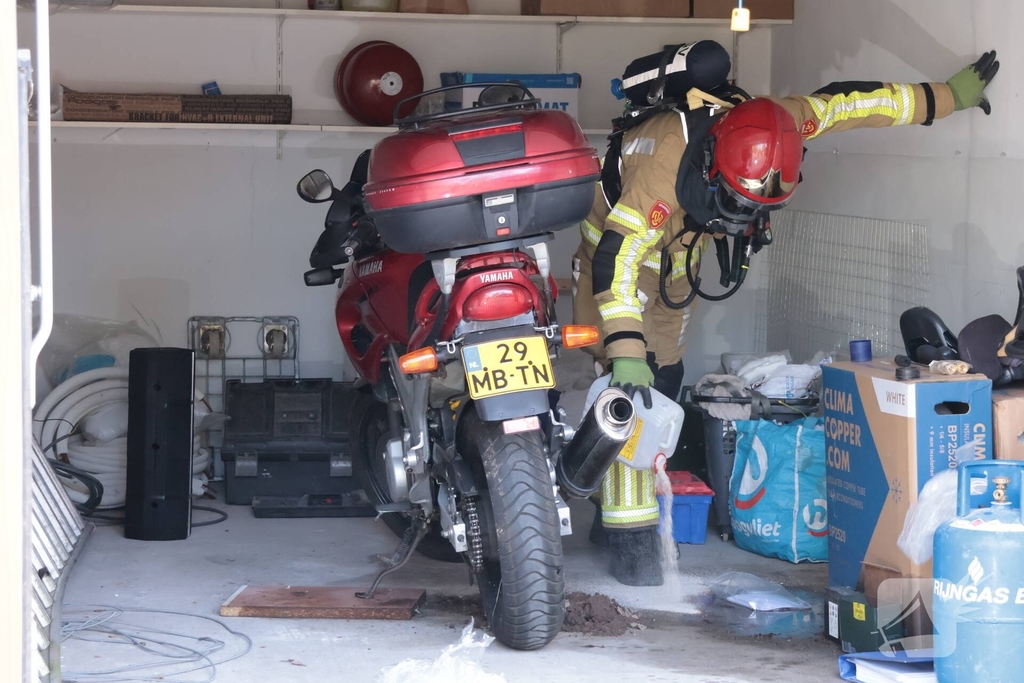 Brandweer schakelt in bij lekkage benzine