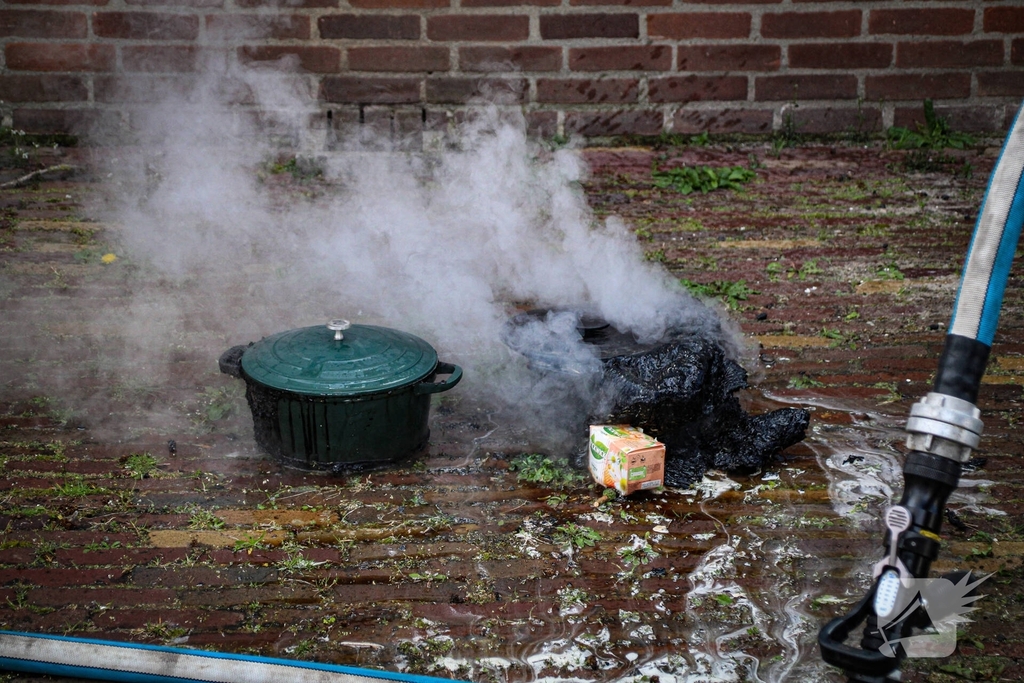 Woningbrand in keuken leidt tot rookontwikkeling