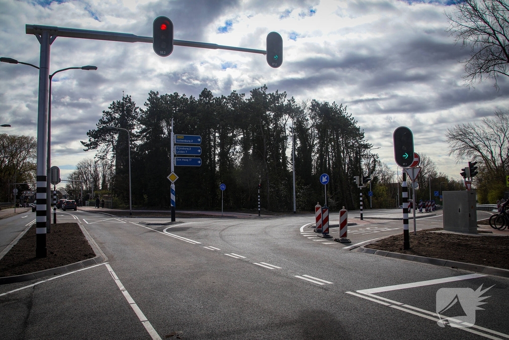 Nieuwe verkeerslichten geïnstalleerd op kruising