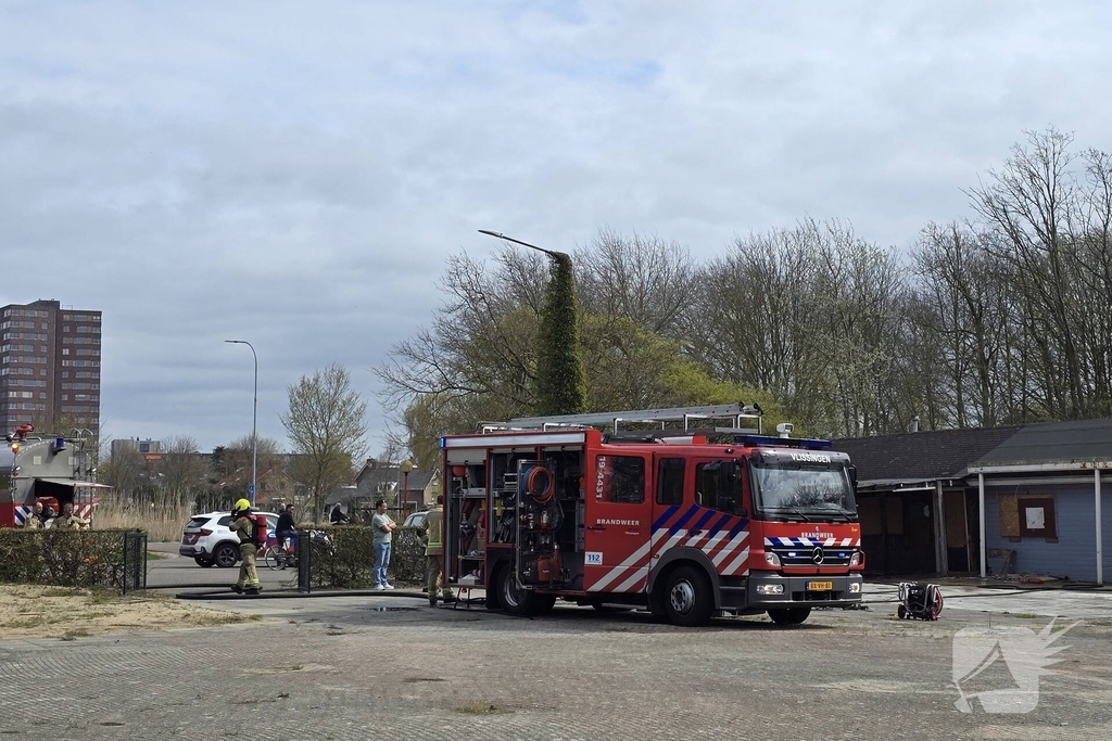 Brand in leegstaand pand moeilijk te bereiken