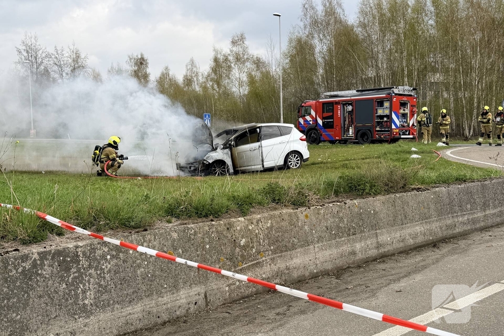 Auto vlamt op tijdens rit