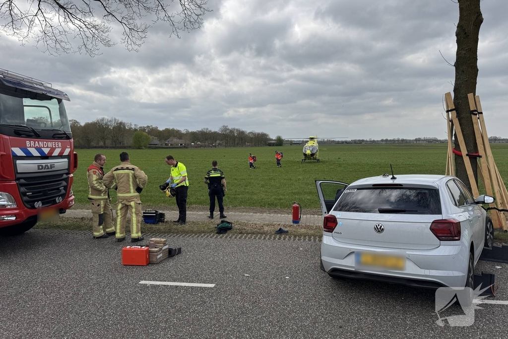 Ernstig ongeval met auto tegen boom