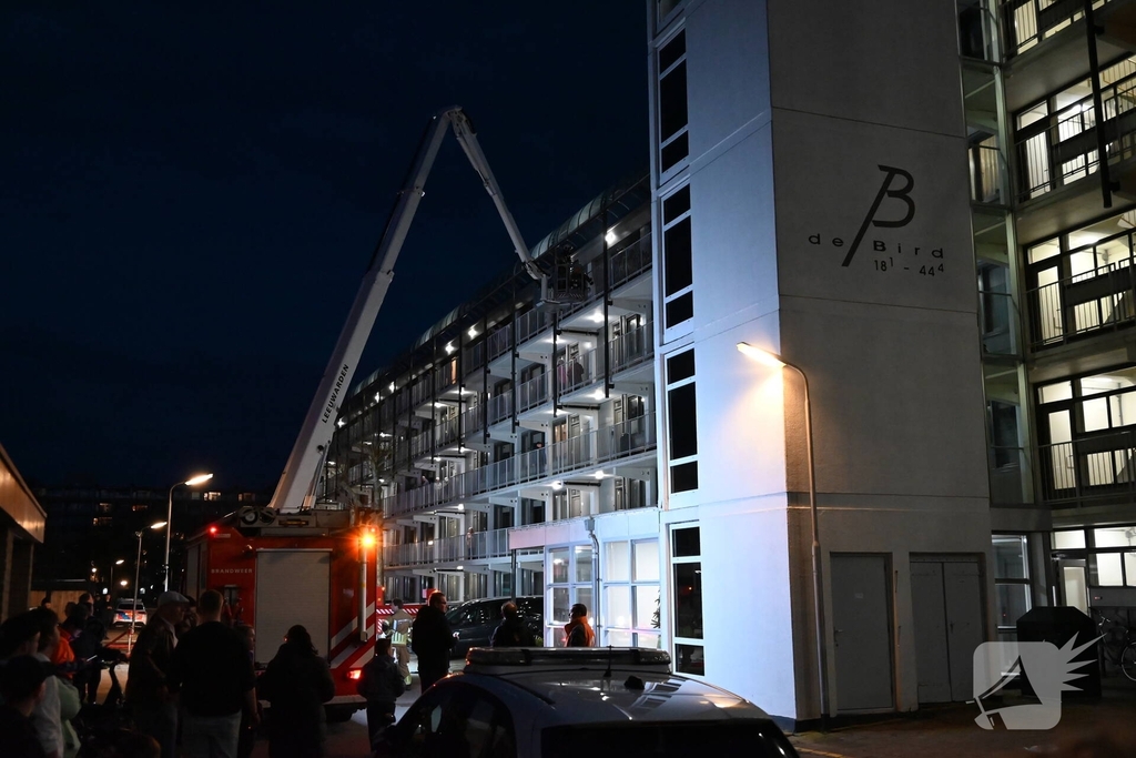 Omstanders melden woningbrand door afgaande rookmelder