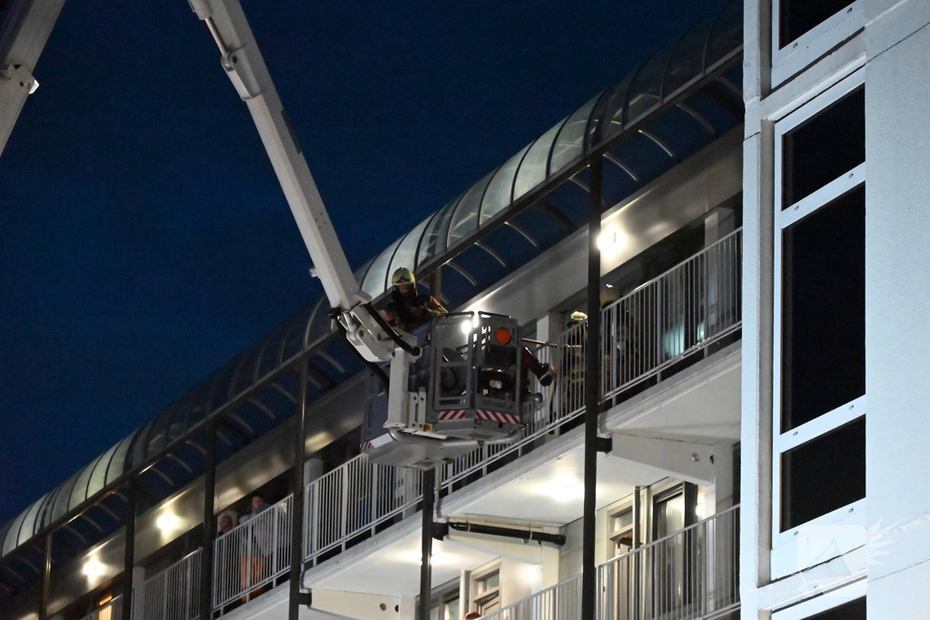 Omstanders melden woningbrand door afgaande rookmelder