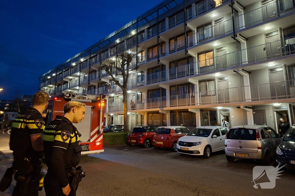 Omstanders melden woningbrand door afgaande rookmelder