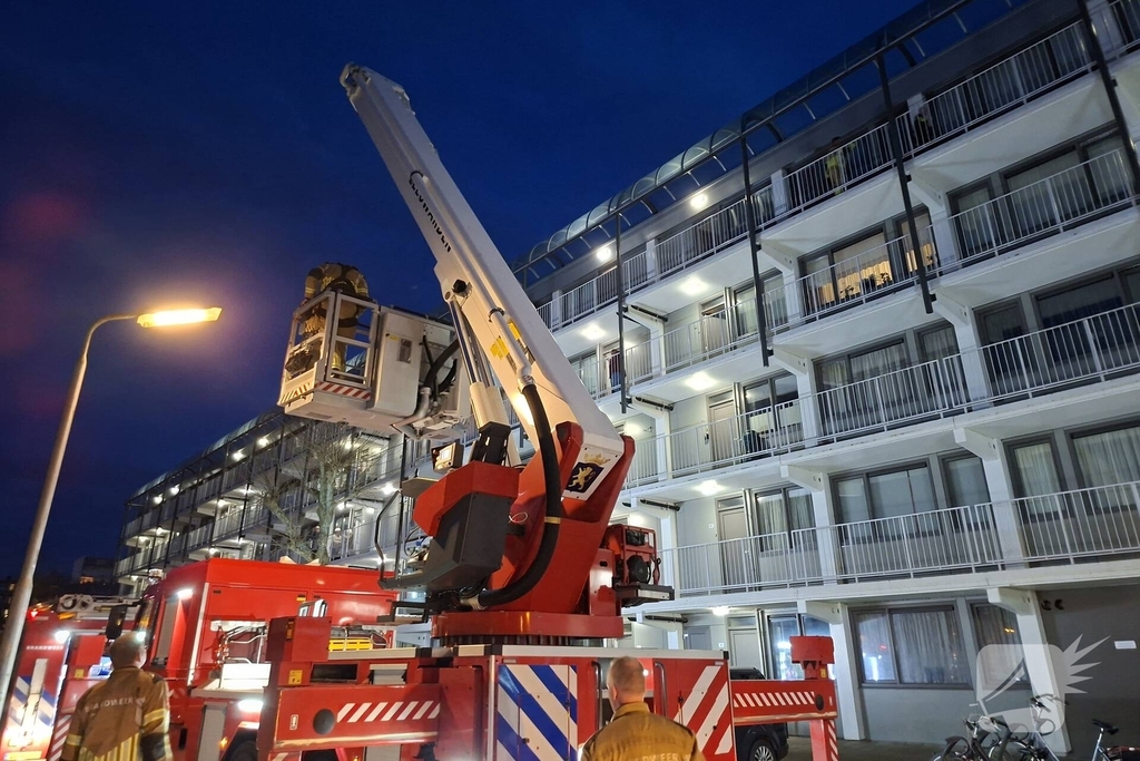 Omstanders melden woningbrand door afgaande rookmelder