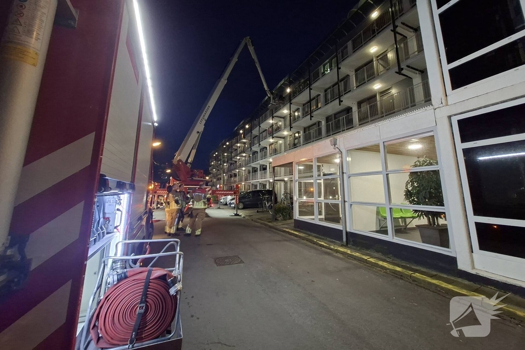 Omstanders melden woningbrand door afgaande rookmelder