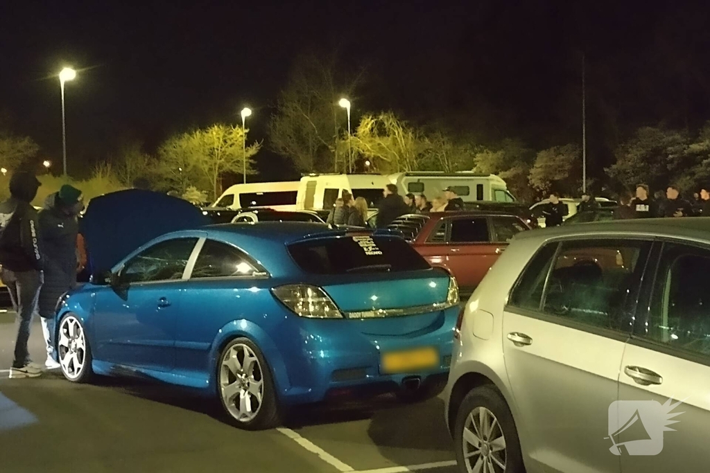 Politie grijpt in bij carmeet op parkeerplaats